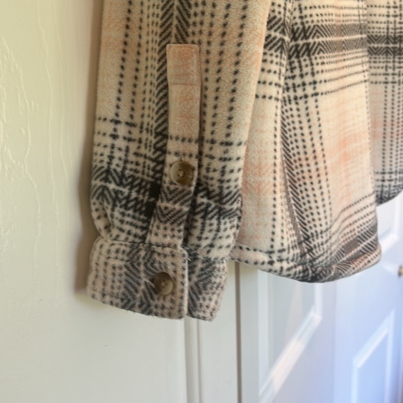 “Soho Threads” fuzzy shirt/jacket - Picture 5 of 12